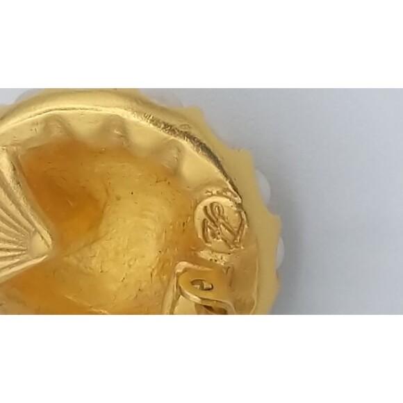 KARL LAGERFELD KL Vintage, Initial Logo Round Disc Pearl Clip-On Earrings 1'' Dm - Picture 5 of 6